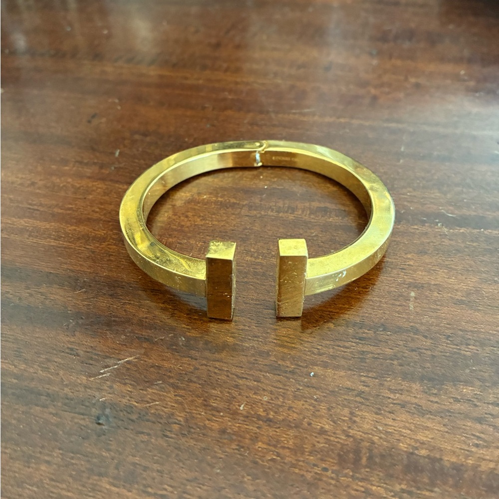Elegant Gold Bracelet